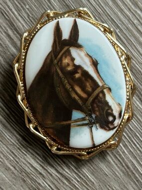 Vintage horse pendant/brooch
